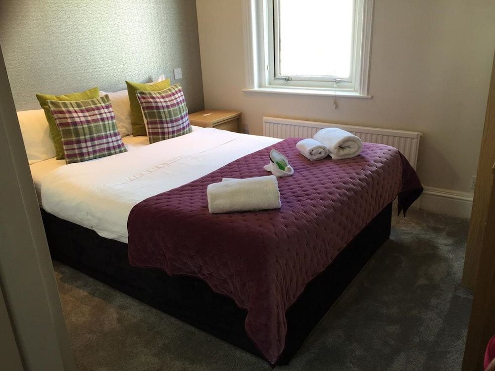 The Ashleigh - Dog Friendly Double Room, Ensuite (The Snug Room) 7