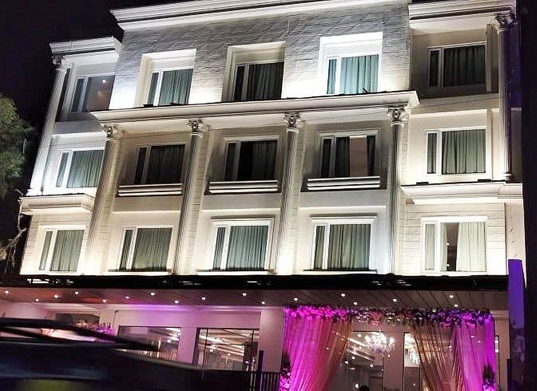 undefined HOTEL FOUR ELEMENT 9
