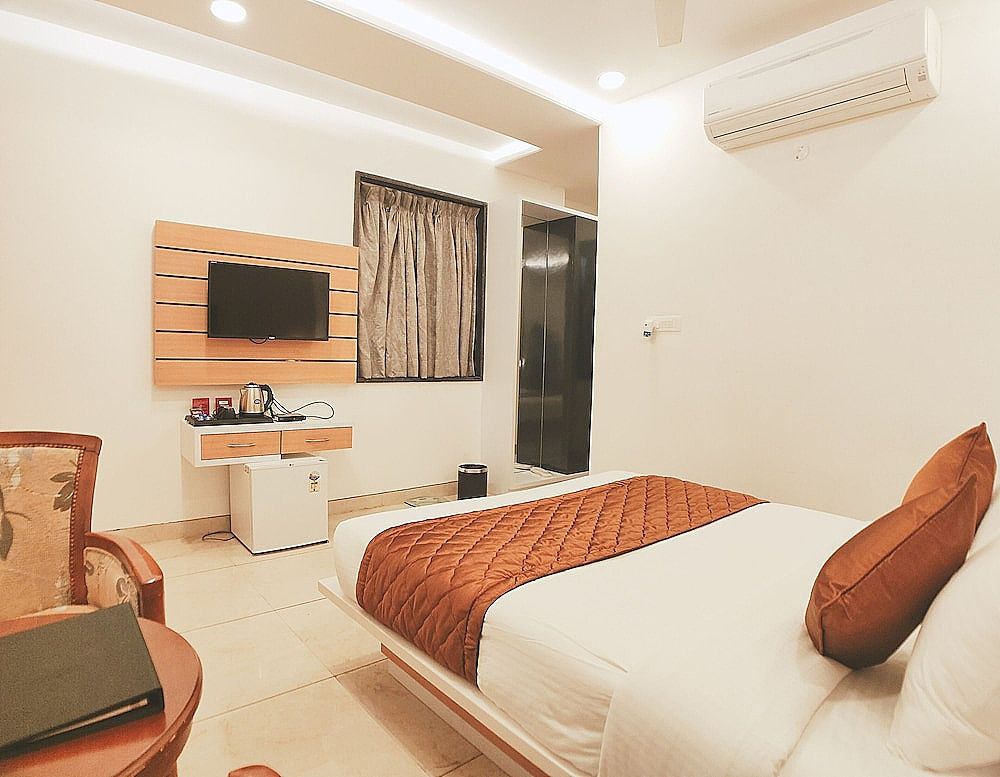 TGI Insignia Deluxe Room 5