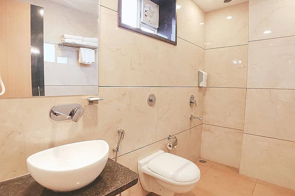 TGI Insignia Deluxe Room 6