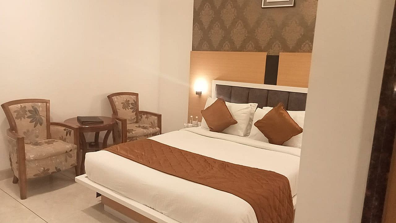 TGI Insignia Deluxe Room 4