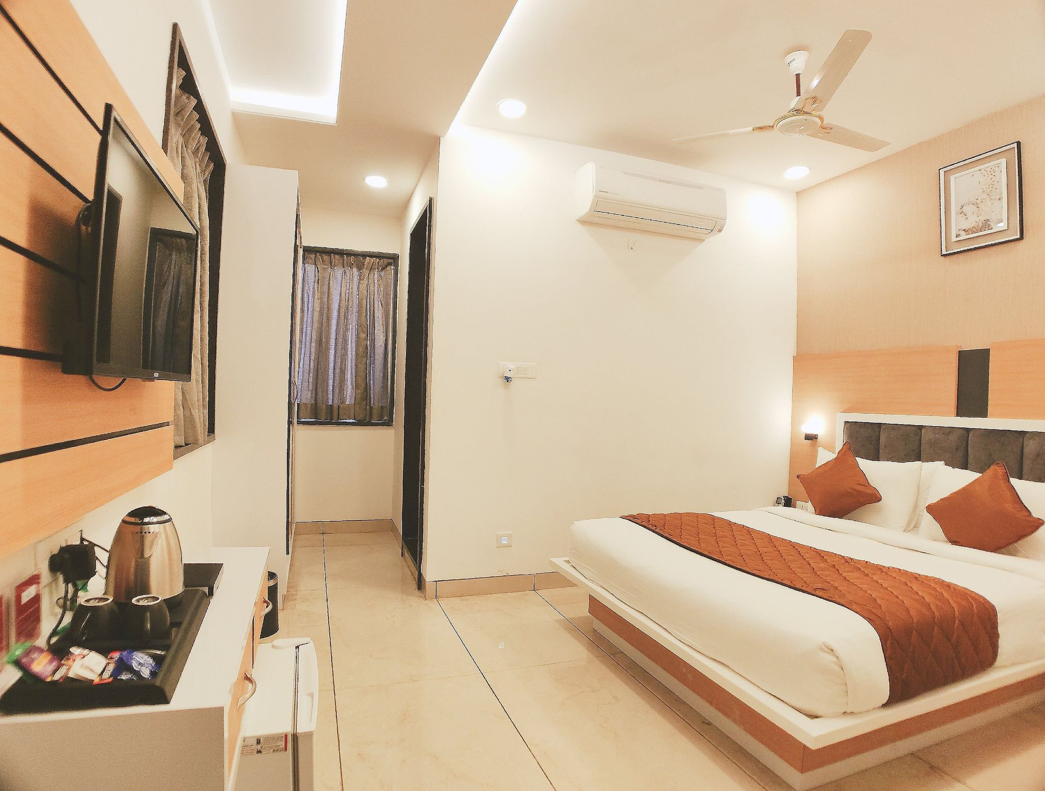 TGI Insignia Deluxe Room 2