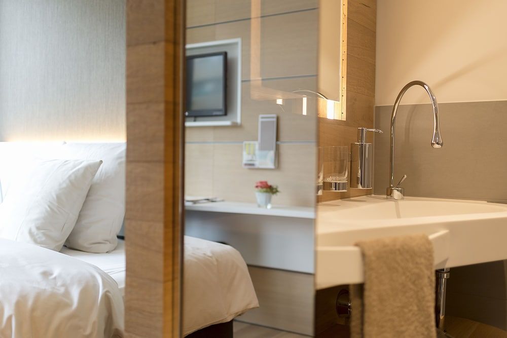 Steinenschanze Charming City & Garden Hotel Small Charming Room (140 cm bed) 4