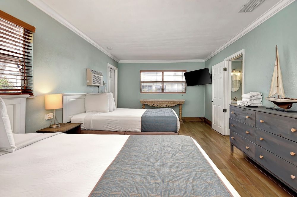 Shoreline Suites & Cabana Cottages Apartment, 1 Bedroom, Kitchen, Ocean View 2