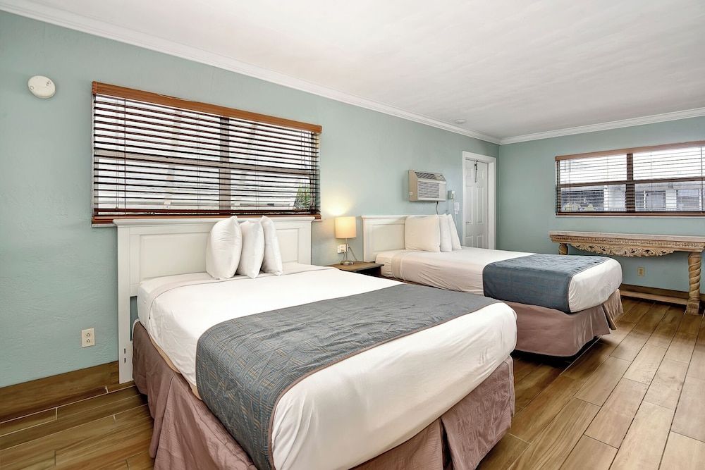 Shoreline Suites & Cabana Cottages Apartment, 1 Bedroom, Kitchen, Ocean View 3