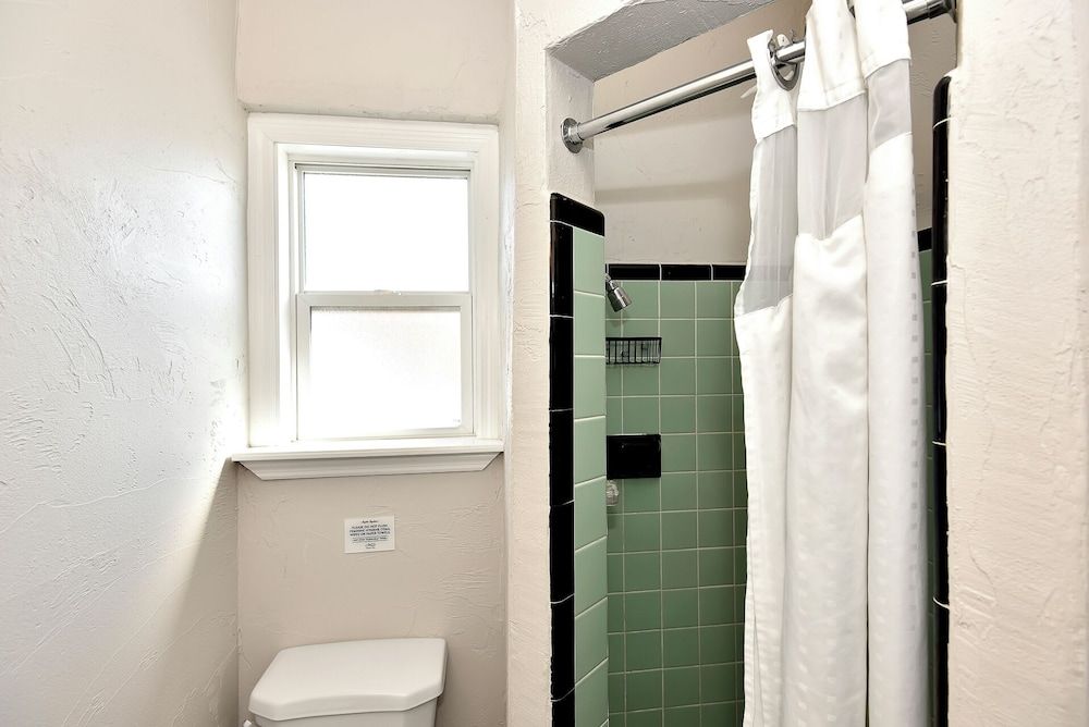 Shoreline Suites & Cabana Cottages Suite, 2 Bedrooms, Kitchen 8