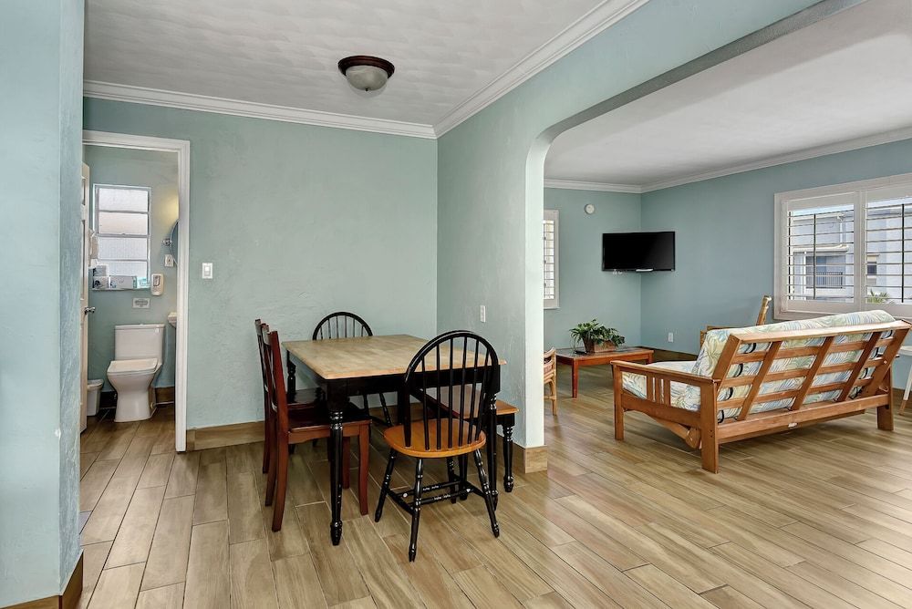 Shoreline Suites & Cabana Cottages Apartment, 1 Bedroom, Kitchen, Ocean View 7