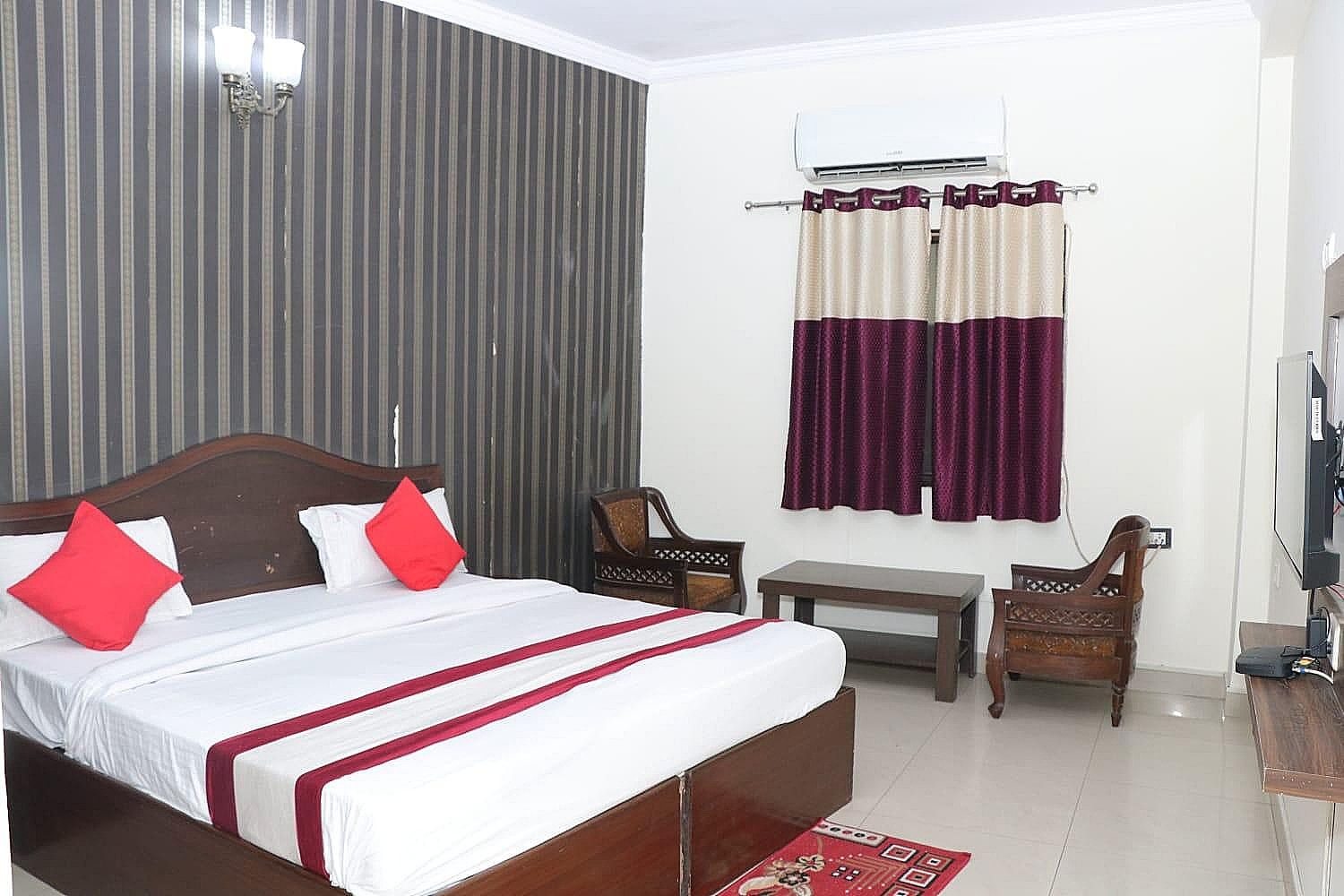 Hotel Taj Heritage Deluxe Room 8