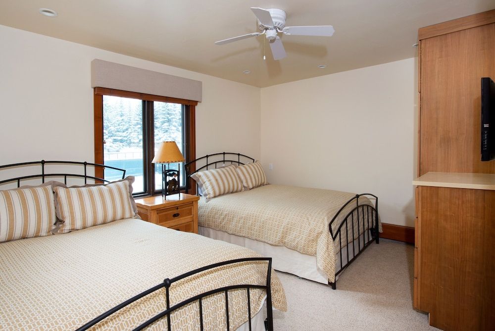 The Gant Deluxe Room, 3 Bedrooms (3 Bath) 2