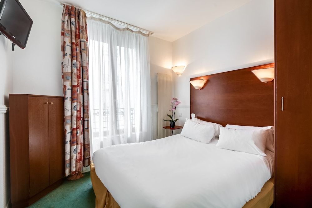 Pavillon Courcelles Parc Monceau Superior Double Room