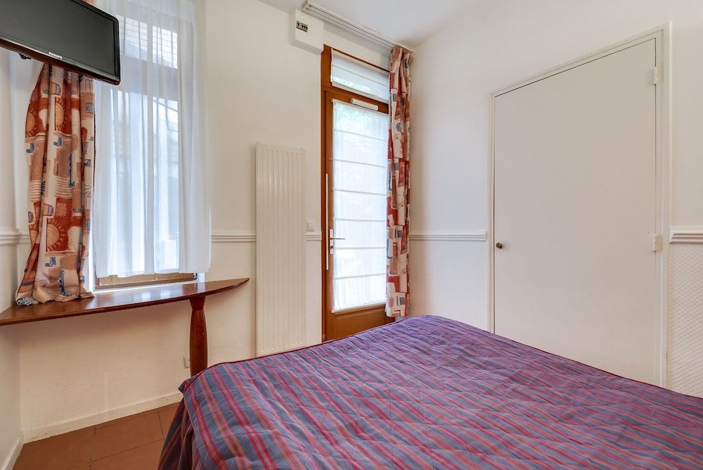 Pavillon Courcelles Parc Monceau Superior Double Room 4