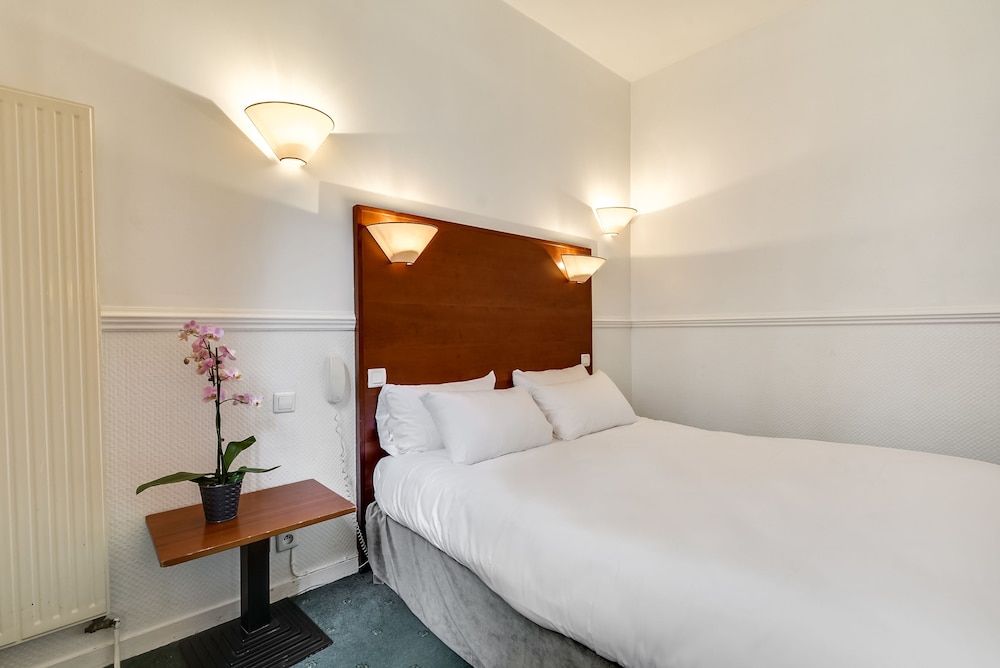 Pavillon Courcelles Parc Monceau Superior Double Room 6