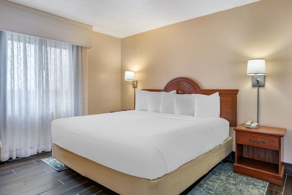 Standard Room, Non Smoking, Refrigerator & Microwave - No View