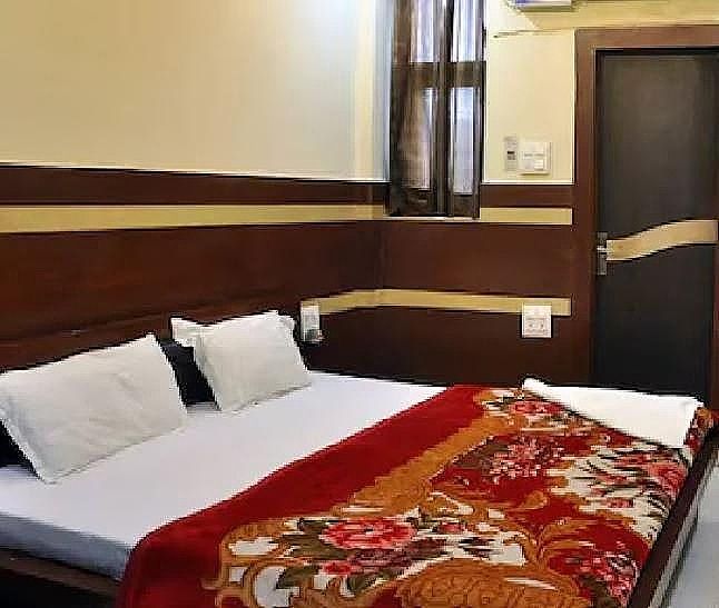 Hotel Triple T Deluxe AC Rooms 2