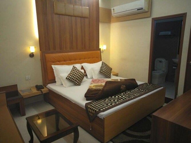 Deluxe AC Room