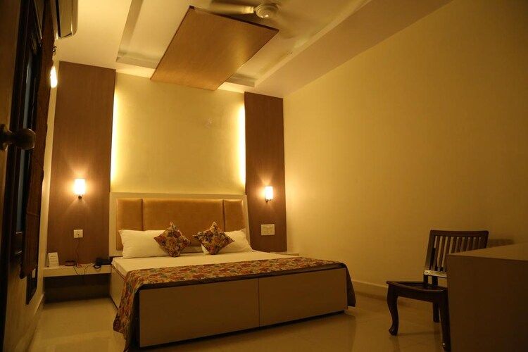 Deluxe AC Room