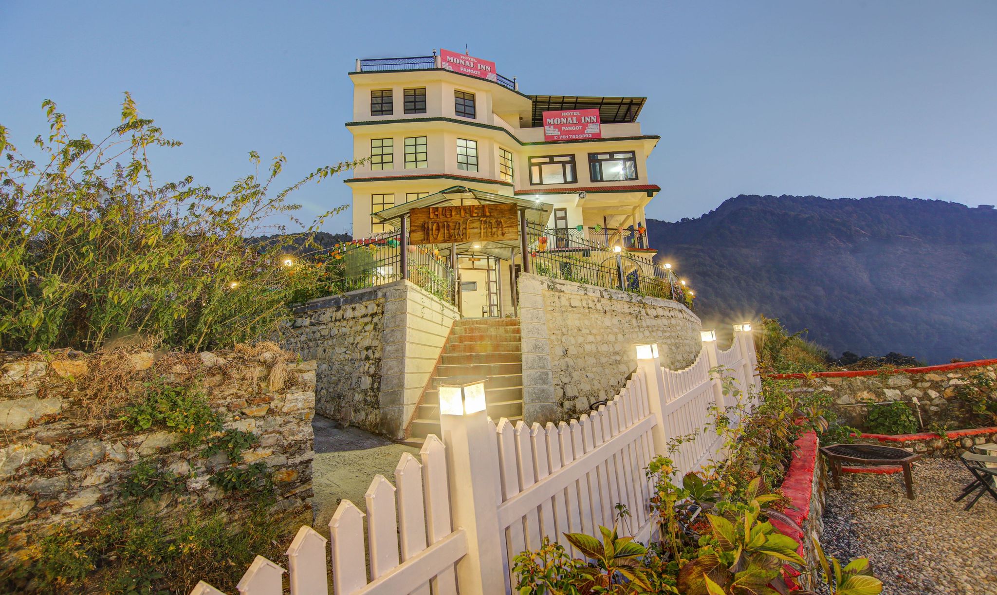undefined Hotel Monal Inn 6