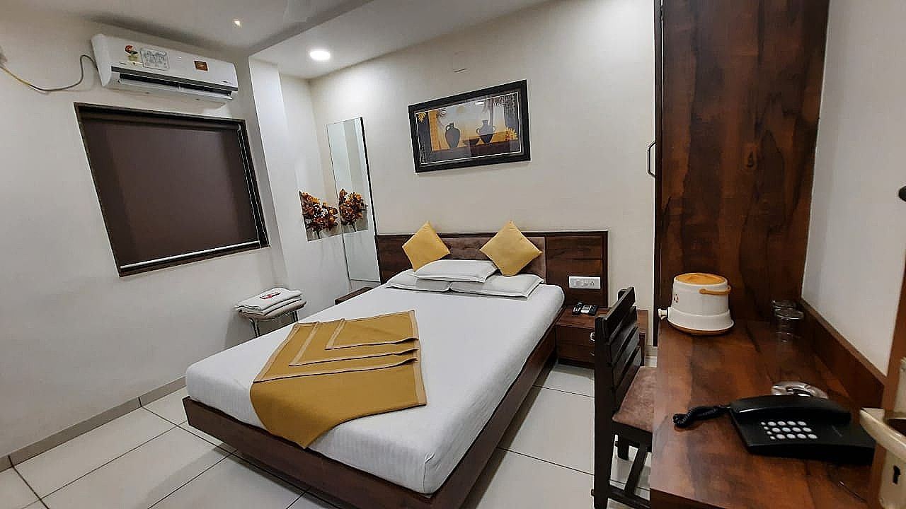 Hotel Tandoor Palace Deluxe Room 3