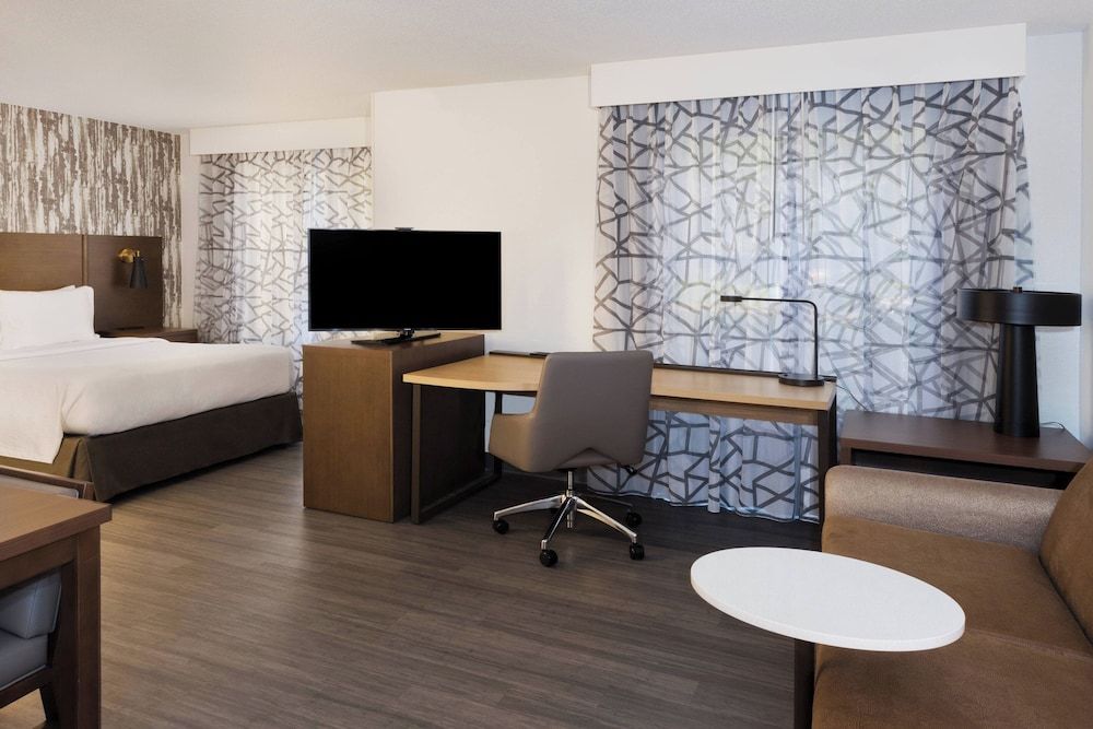 Studio, 1 Queen Bed with Sofa bed