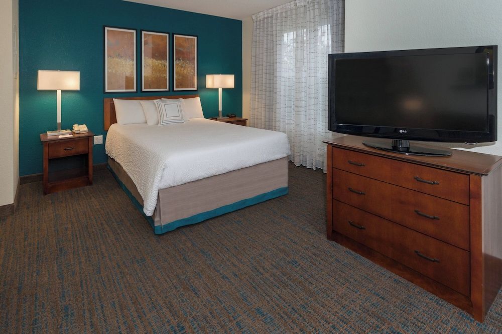 Studio, 1 Queen Bed with Sofa bed