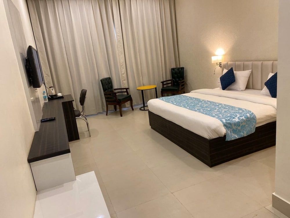 Hotel Jasmine Grand Deluxe Room