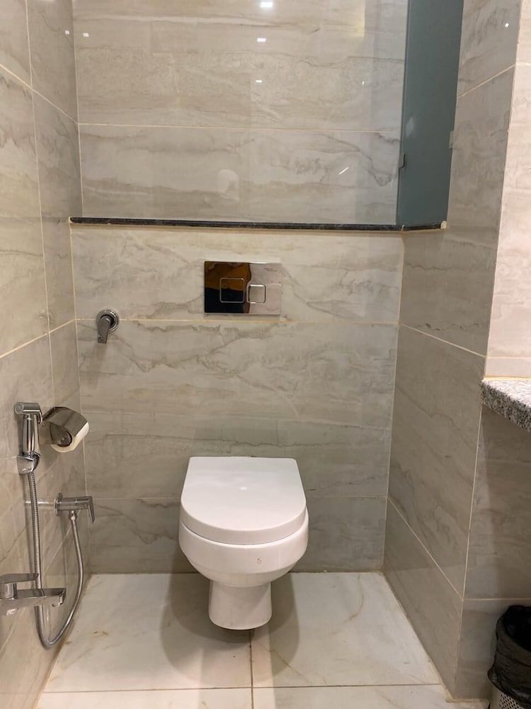 Hotel Jasmine Grand Deluxe Room 6