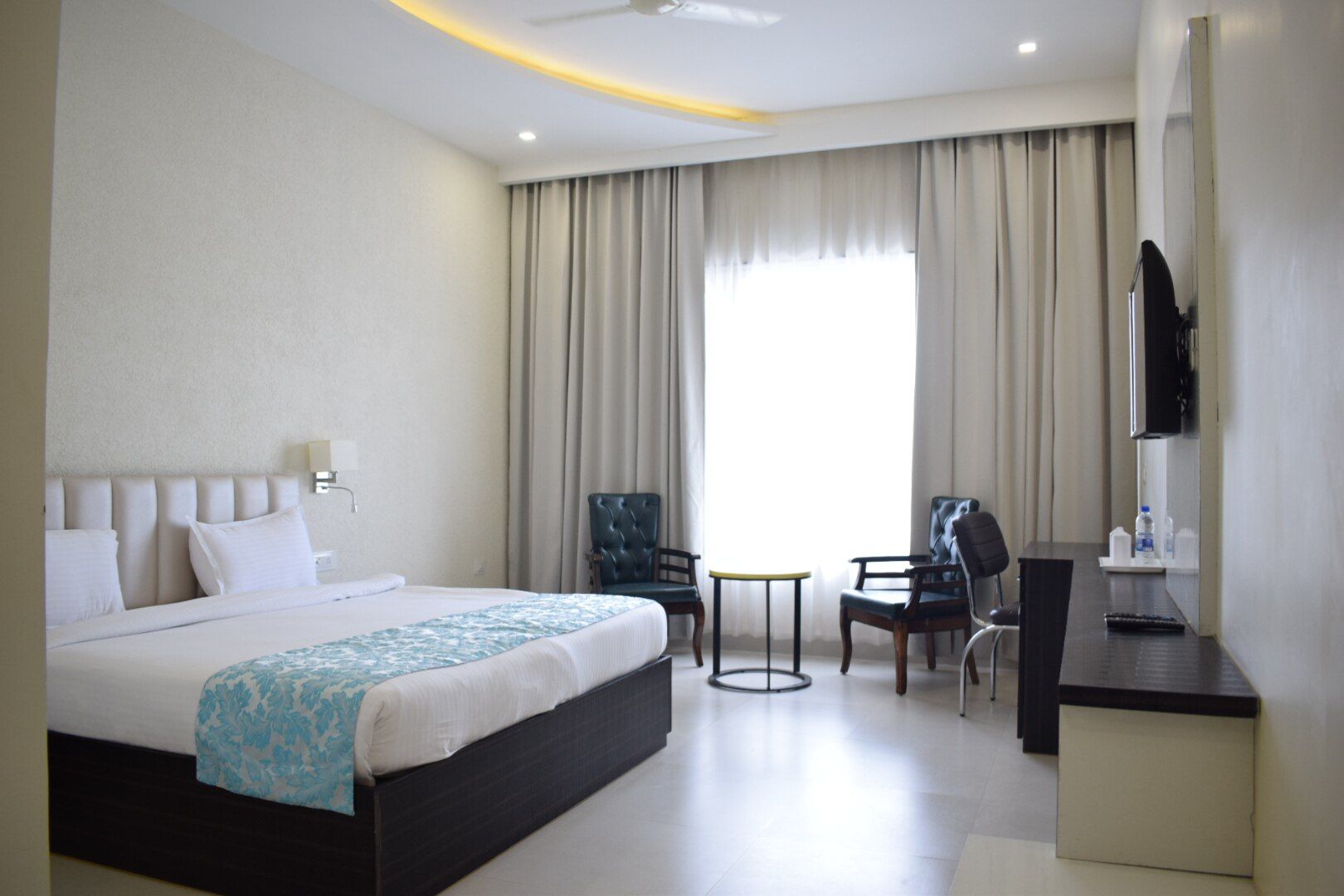 Hotel Jasmine Grand Deluxe Room 3