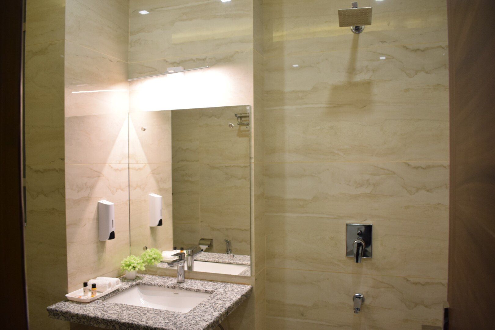 Hotel Jasmine Grand Deluxe Room 5