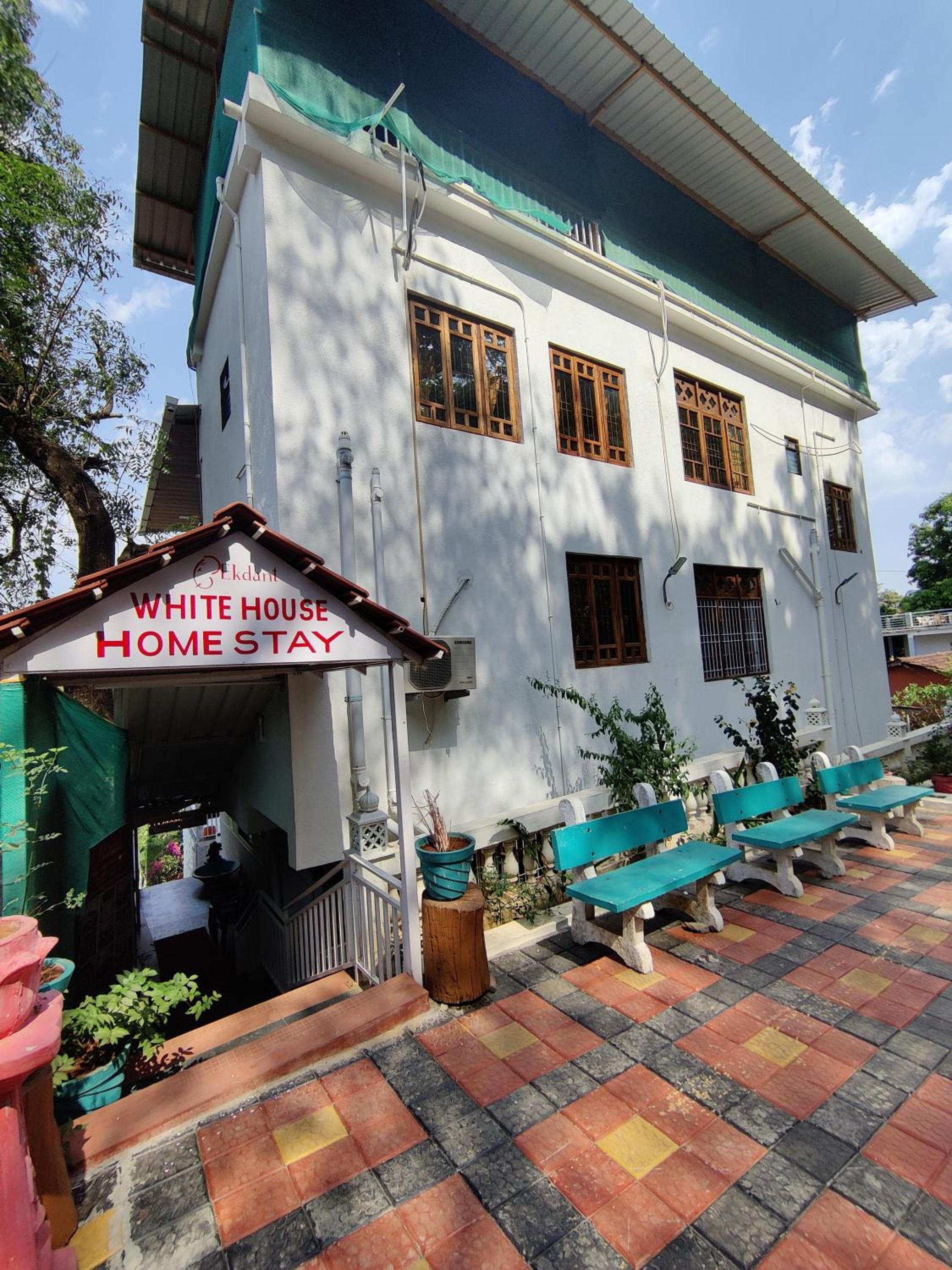 White House by Ekdant holiday Home