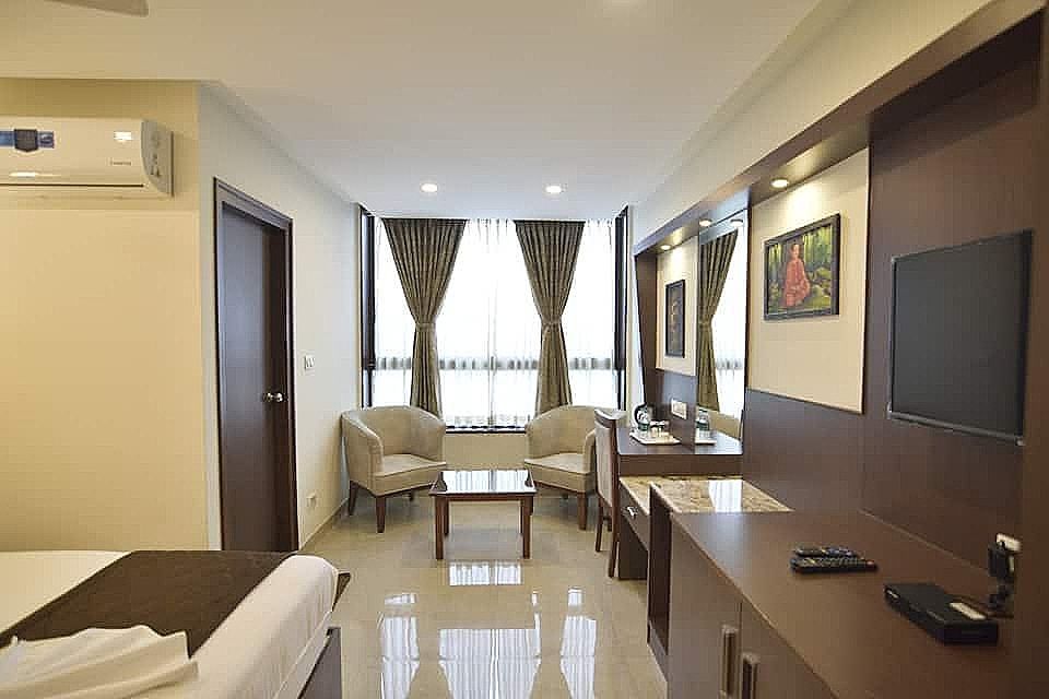 Luxury_Room_6__QqxFcq_proc