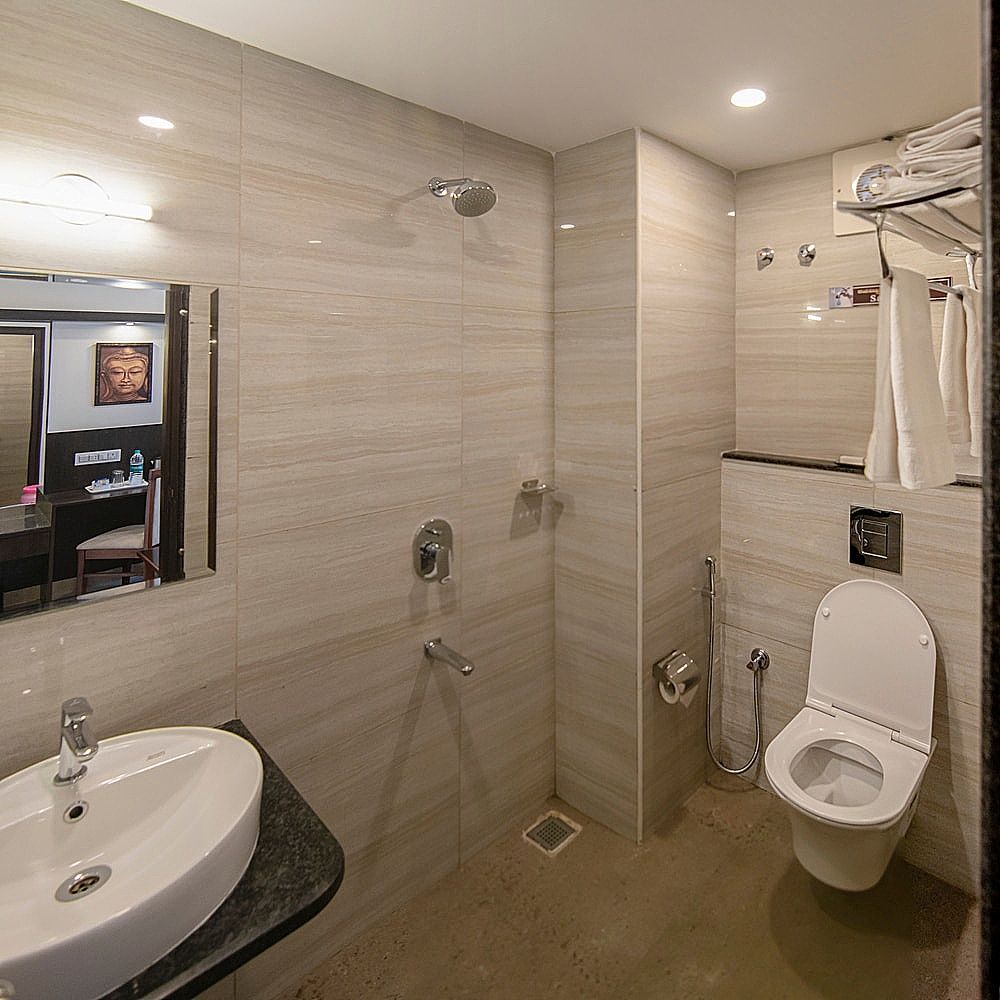 Hotel Dasya (Formerly Nice Stay The Business Hotel) Deluxe King Room 2