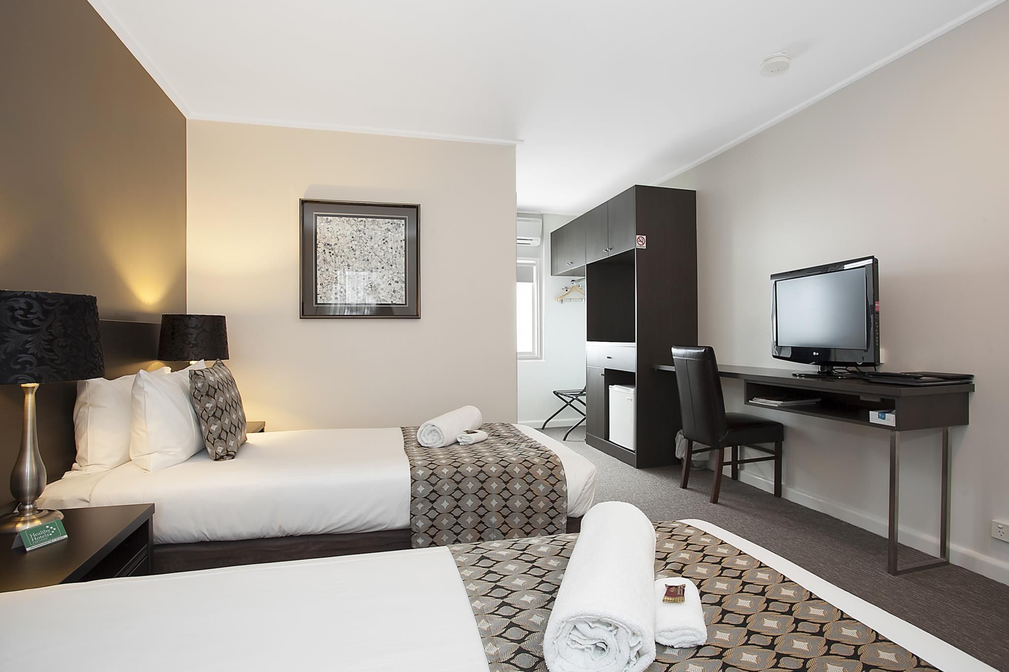 1 King Bed, 1 Single Bed, Nonsmoking, Upgrade