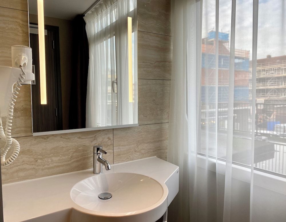undefined XO Hotels Infinity 5