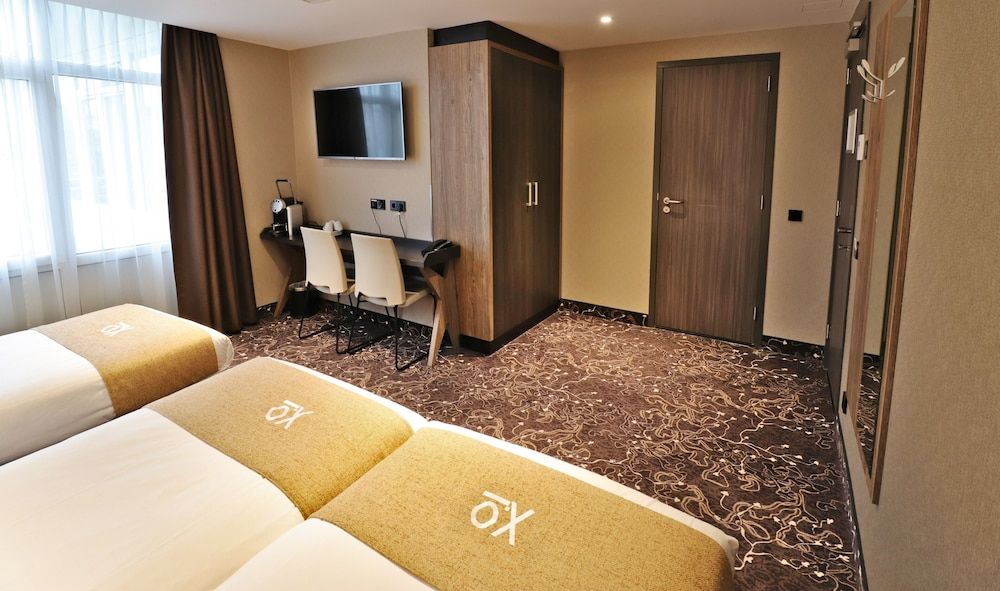 undefined XO Hotels Infinity 10