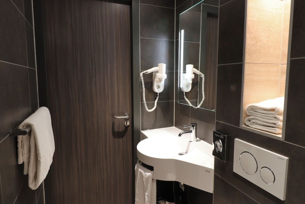 XO Hotels Infinity Twin Room 4