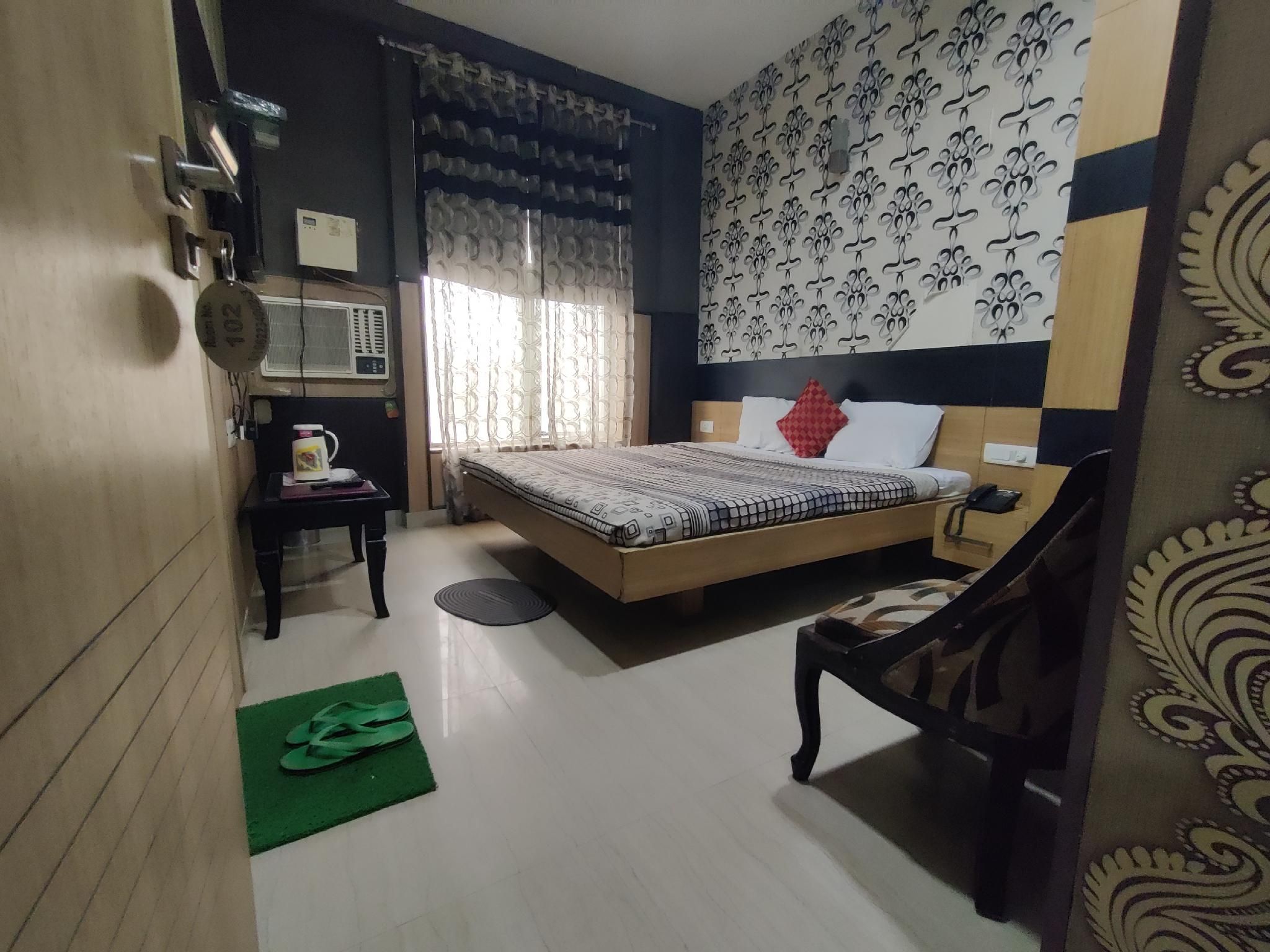 undefined Hotel Desire 8