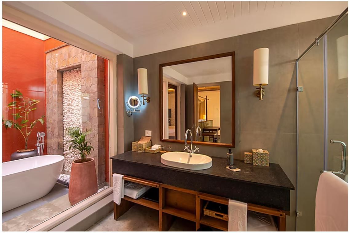 LUXURY ROOM WITH PRIVATE COURTYARD TWIN BED