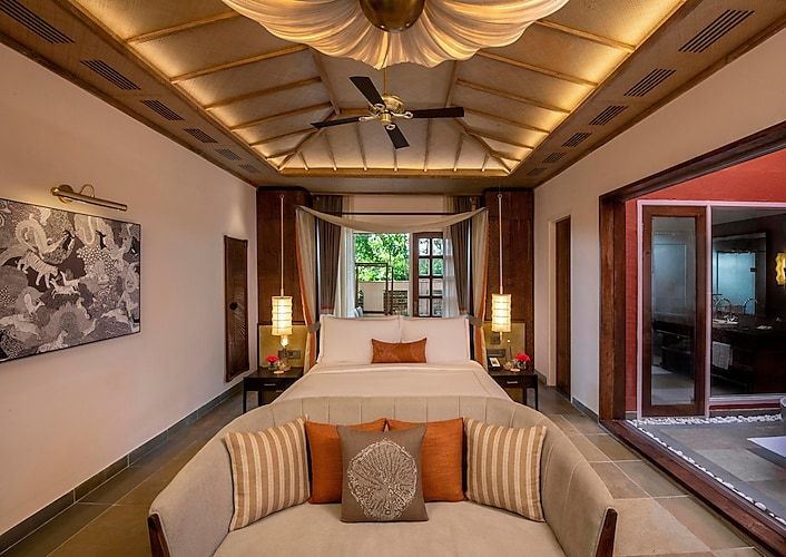 Deluxe Room with Balcony King Bed