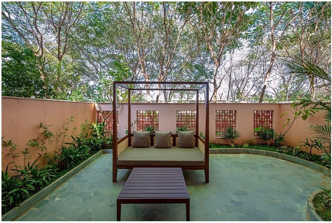 LUXURY ROOM WITH PRIVATE COURTYARD KING BED