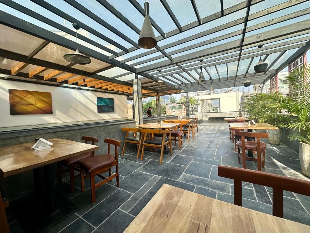 undefined Aura Corporate Suites 5