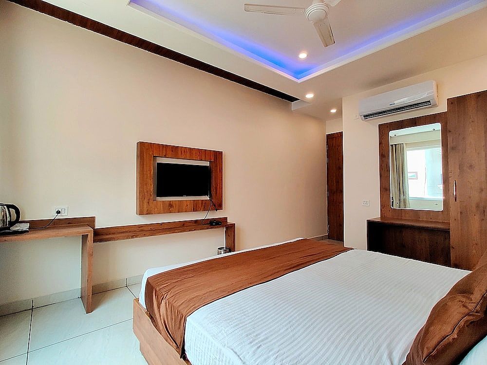 Hotel Divine Residency Deluxe Room 6