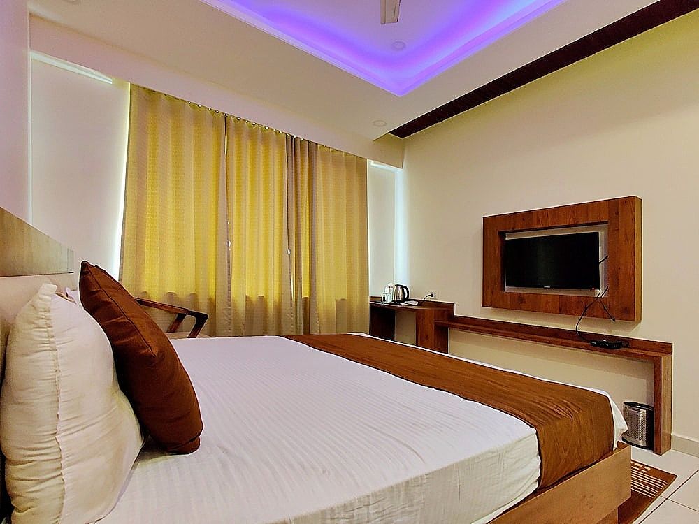 Hotel Divine Residency Deluxe Room 7