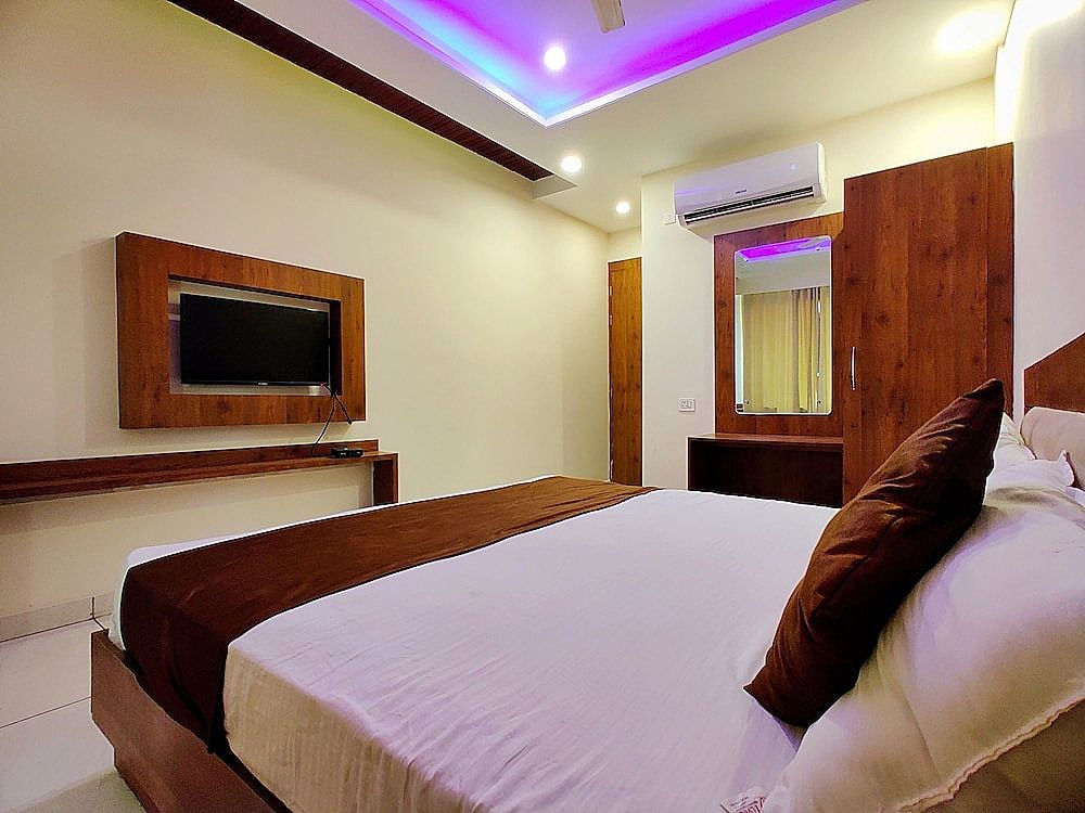 Hotel Divine Residency Deluxe Room 3