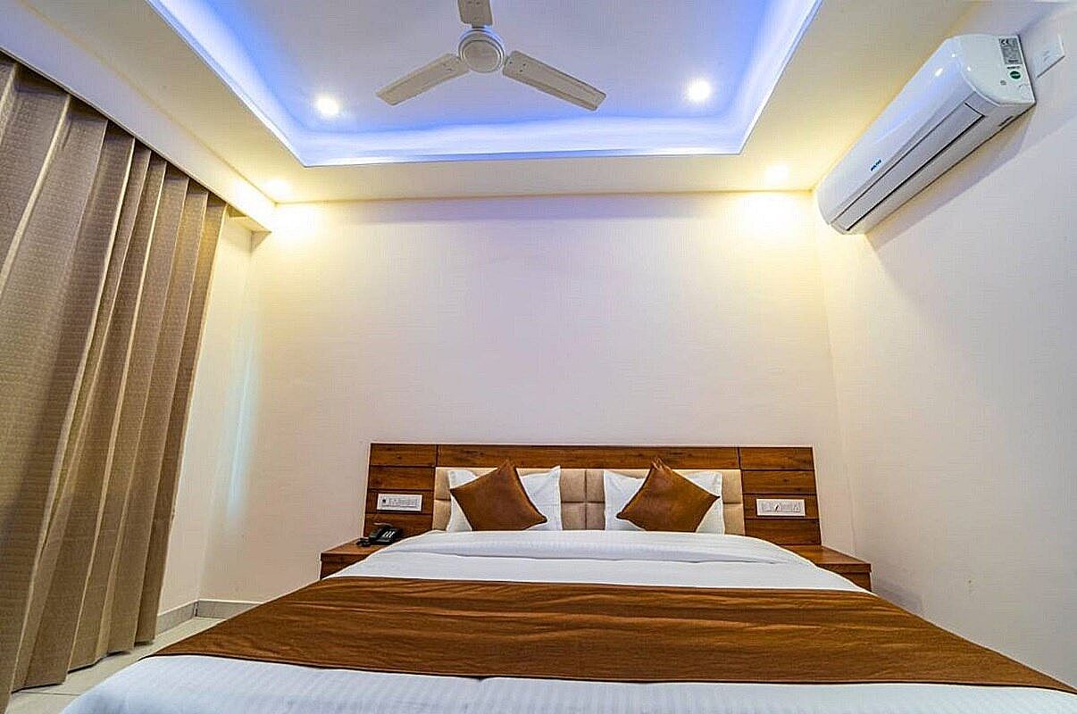 Hotel Divine Residency Deluxe Room 2