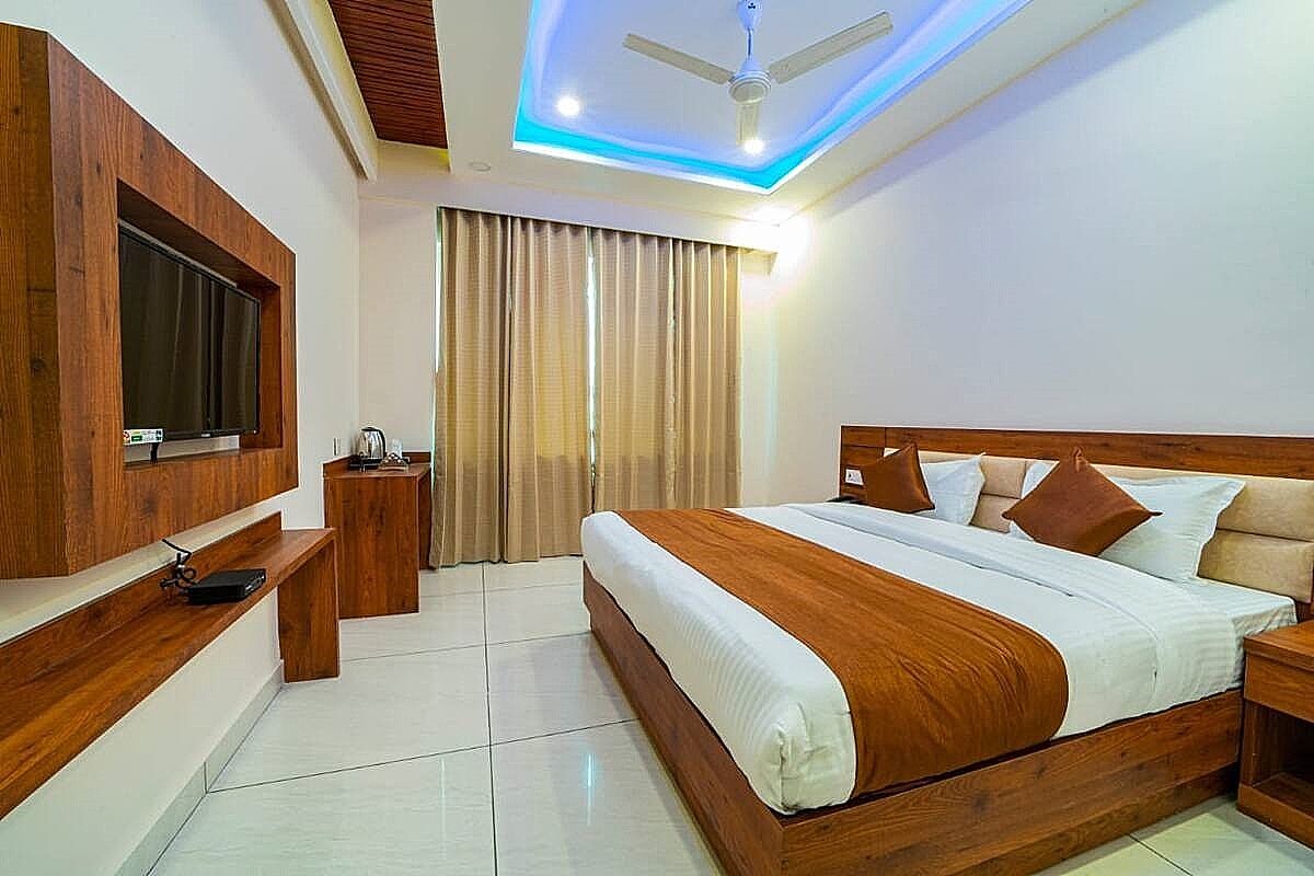 Hotel Divine Residency Deluxe Room