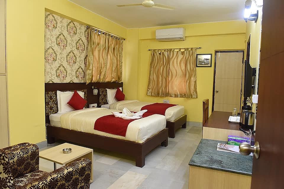 Pallavi International Hotel Deluxe Room 13