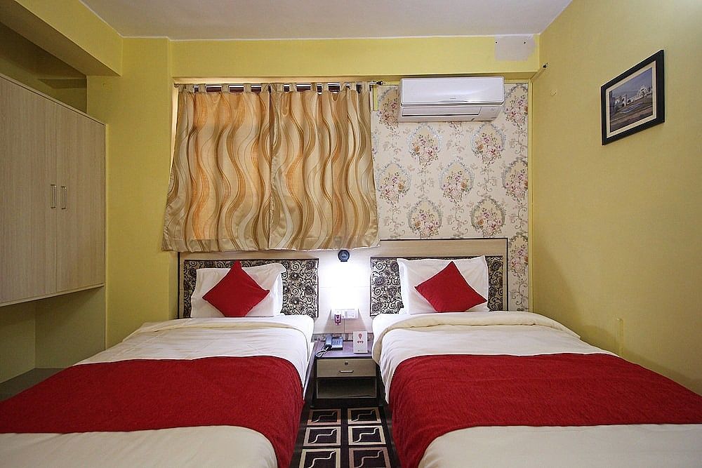 Pallavi International Hotel Deluxe Room 3