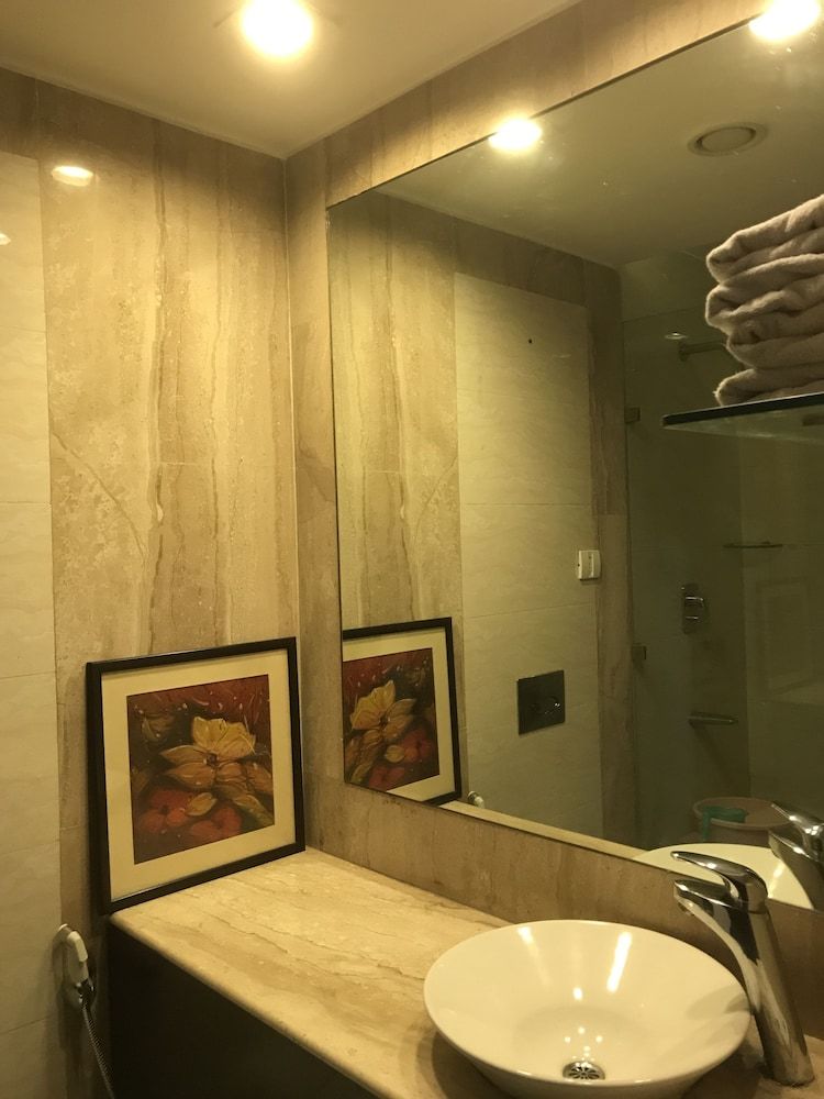 Hotel Orchid Faridabad Deluxe Room 8