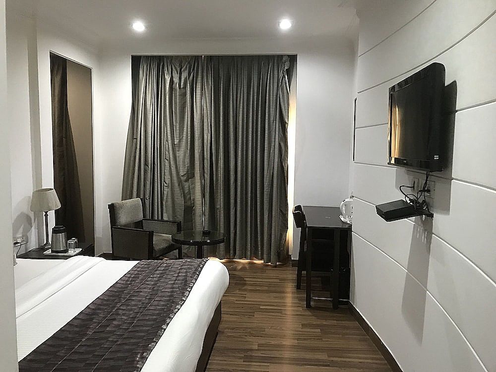 Orchid Fardabad Deluxe Room 2