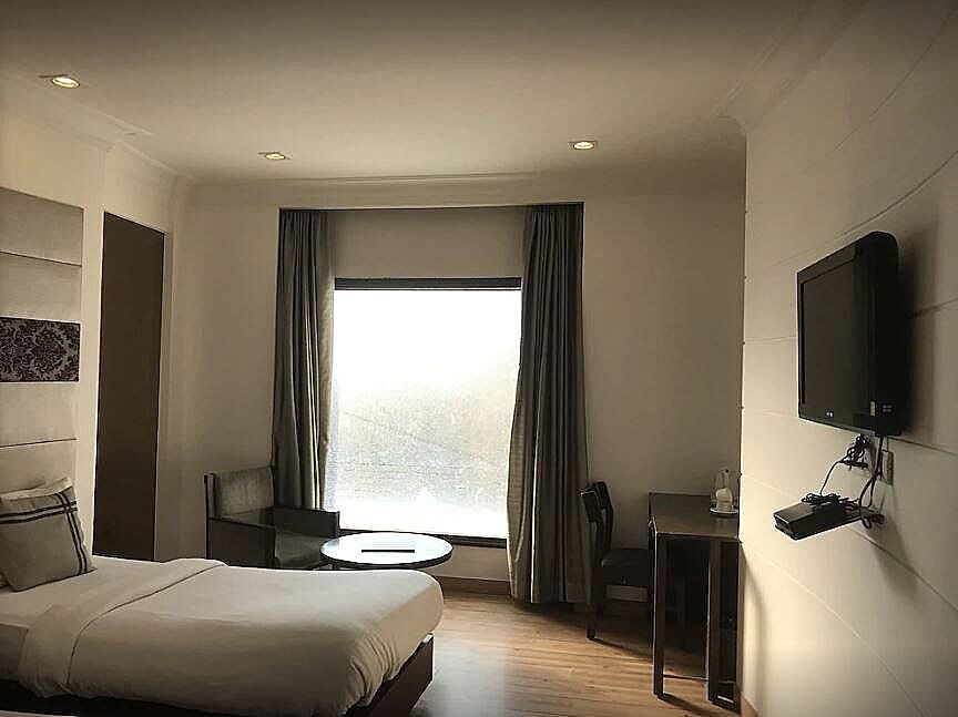 Orchid Fardabad Deluxe Room 8